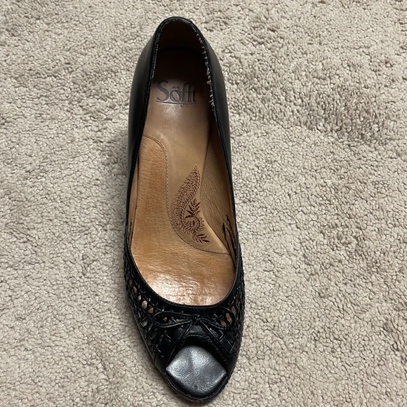 Women’s Söfft black leather high heel - Picture 2 of 6